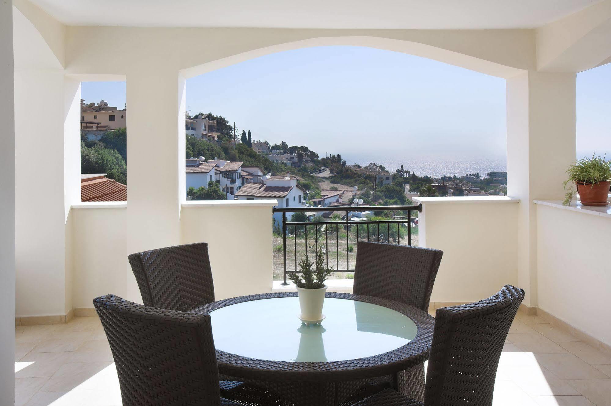 Chloraka Terrace Apartament *